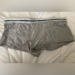 Women’s Victoria Secret Minishort “Shortie”.